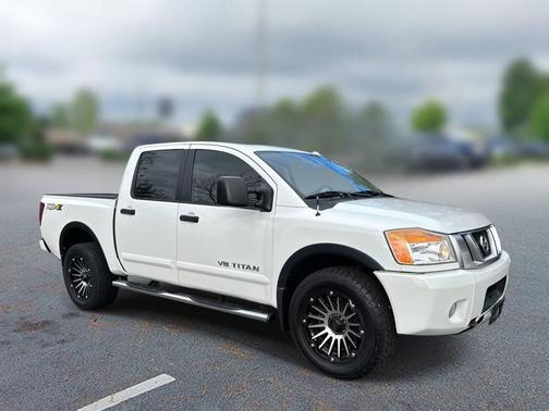 2015 Nissan Titan 4WD Crew Cab
