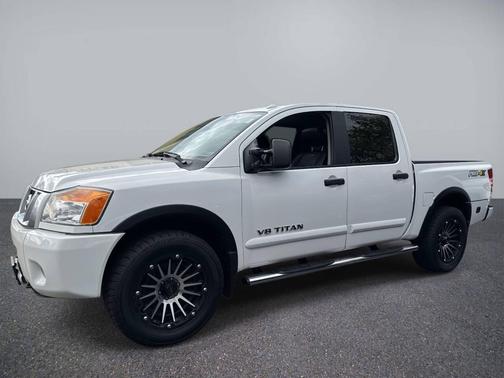 2015 Nissan Titan 4WD Crew Cab