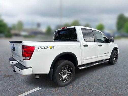 2015 Nissan Titan 4WD Crew Cab