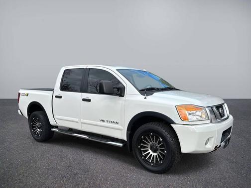 2015 Nissan Titan 4WD Crew Cab