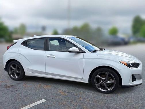 2019 Hyundai Veloster 2