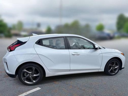 2019 Hyundai Veloster 2