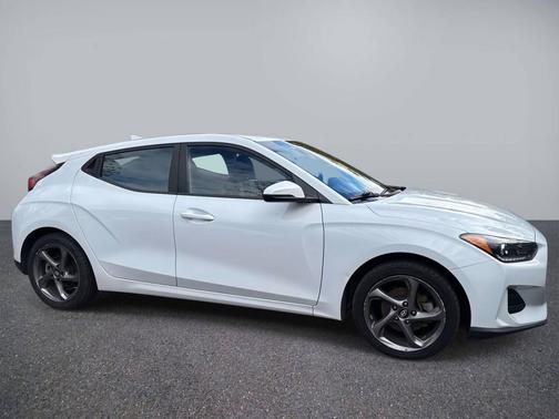 2019 Hyundai Veloster 2