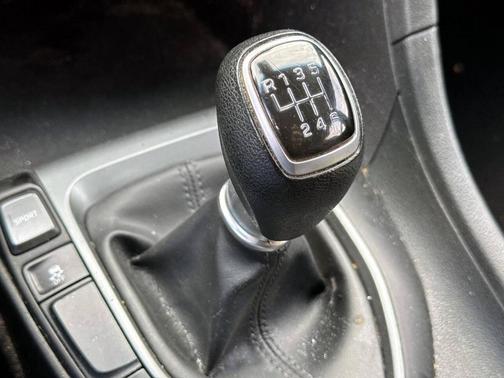 2019 Hyundai Veloster 2