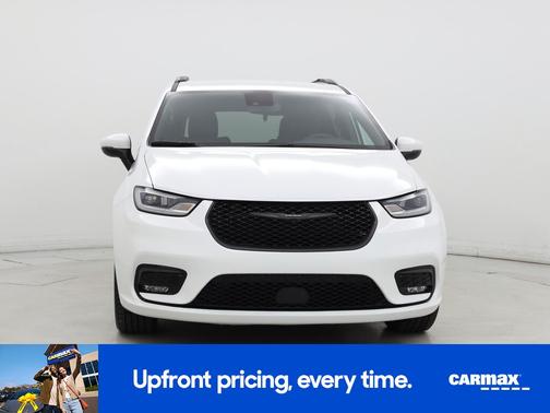 White 2023 Chrysler Pacifica Touring L