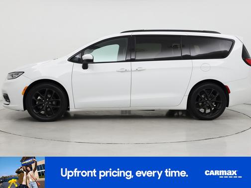 White 2023 Chrysler Pacifica Touring L