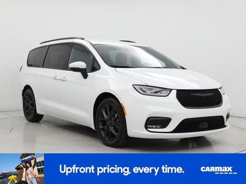 White 2023 Chrysler Pacifica Touring L