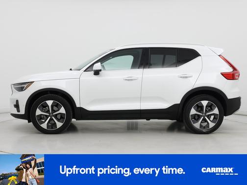 2023 Volvo XC40 B5 Plus Bright Theme