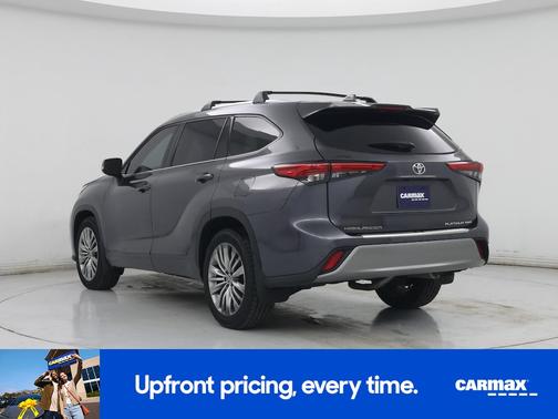 Gray 2022 Toyota Highlander Platinum