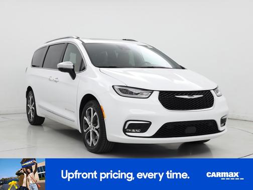White 2025 Chrysler Pacifica Pinnacle