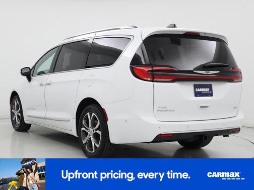 White 2025 Chrysler Pacifica Pinnacle