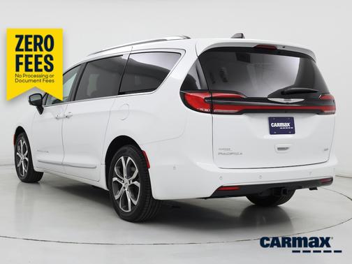 White 2025 Chrysler Pacifica Pinnacle