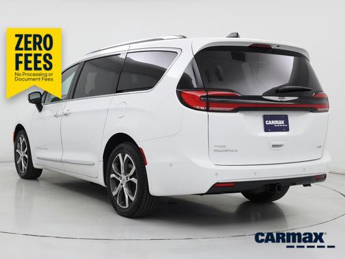 White 2025 Chrysler Pacifica Pinnacle