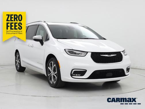 White 2025 Chrysler Pacifica Pinnacle