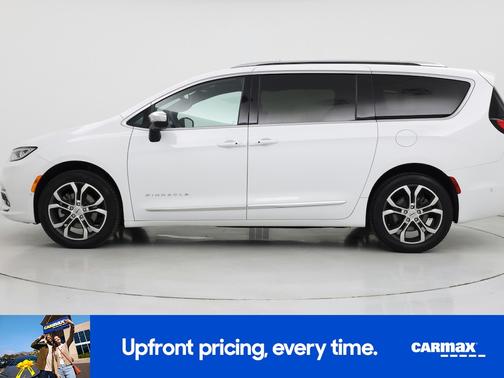 White 2025 Chrysler Pacifica Pinnacle