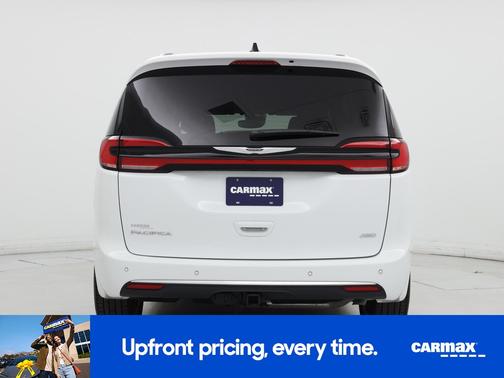 White 2025 Chrysler Pacifica Pinnacle