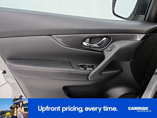 Silver 2017 Nissan Rogue SV