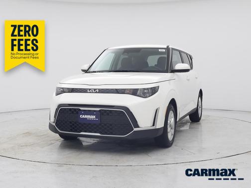 White 2025 Kia Soul LX