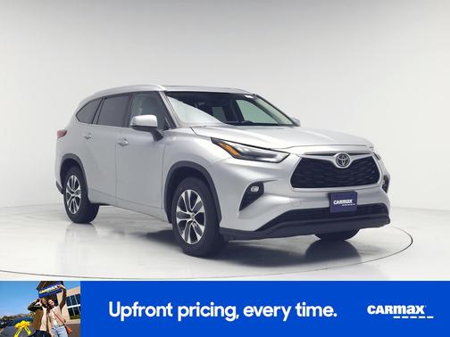 Silver 2022 Toyota Highlander XLE