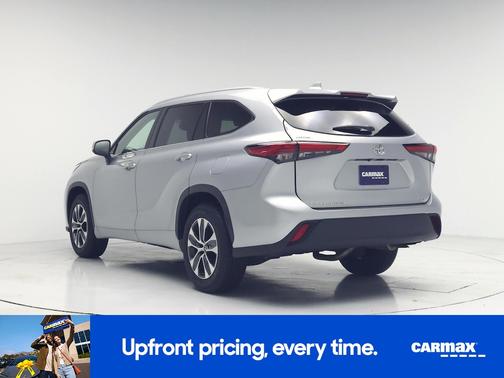 Silver 2022 Toyota Highlander XLE
