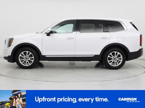 White 2022 Kia Telluride LX