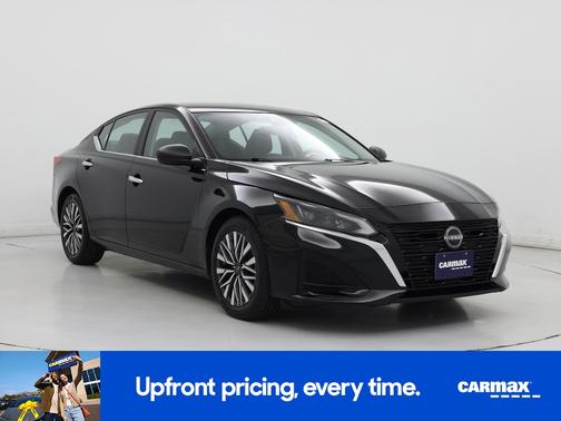 Black 2024 Nissan Altima SV