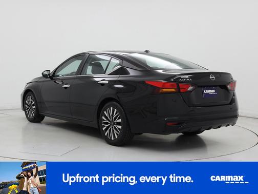 Black 2024 Nissan Altima SV