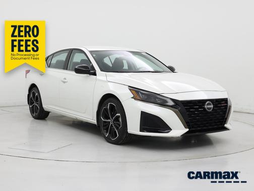 White 2023 Nissan Altima SR