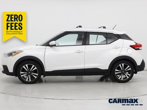 White 2019 Nissan Kicks SV