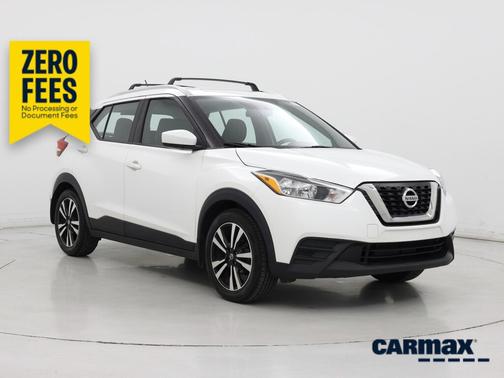 White 2019 Nissan Kicks SV