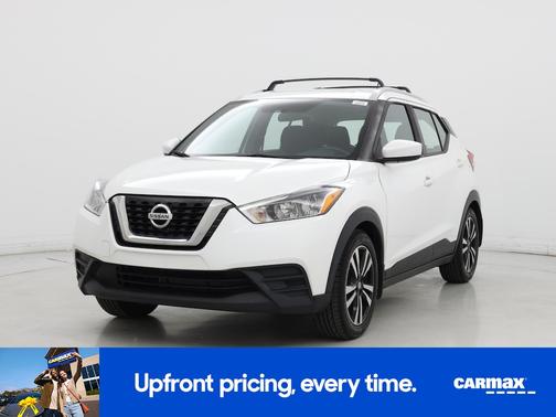 White 2019 Nissan Kicks SV