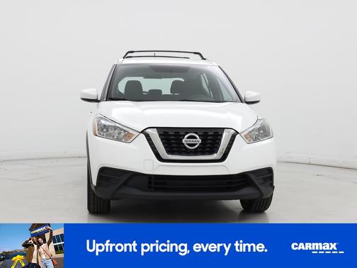 White 2019 Nissan Kicks SV