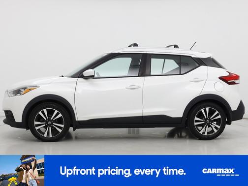 White 2019 Nissan Kicks SV