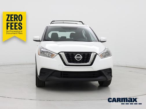 White 2019 Nissan Kicks SV
