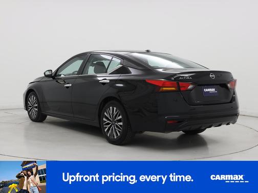 Black 2023 Nissan Altima SV