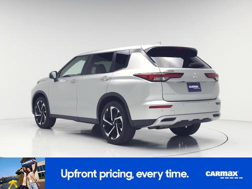 Silver 2024 Mitsubishi Outlander SE