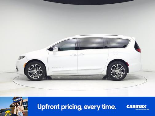 White 2022 Chrysler Pacifica Pinnacle