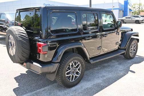 2024 Jeep Wrangler 4-Door Sahara 4x4