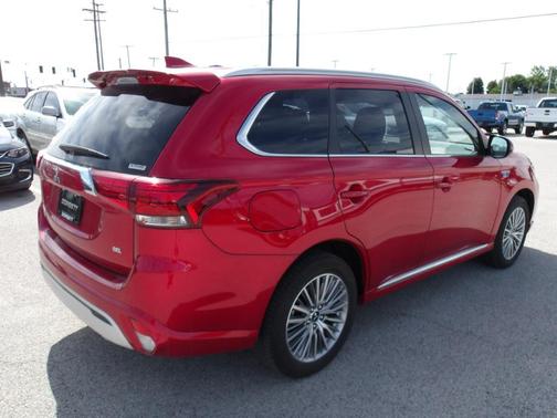 Photo 5 of 9 of 2020 Mitsubishi Outlander PHEV SEL