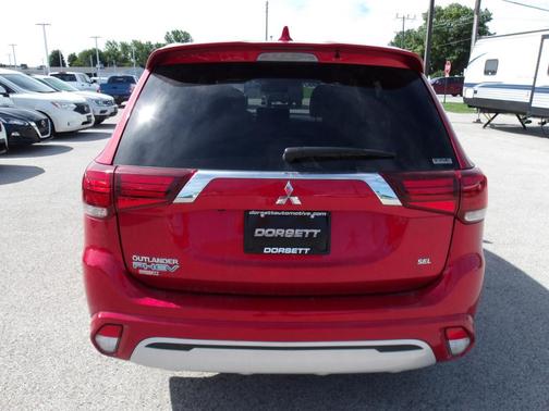Photo 4 of 9 of 2020 Mitsubishi Outlander PHEV SEL