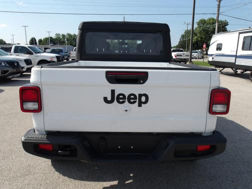 Photo 4 of 9 of 2022 Jeep Gladiator Sport