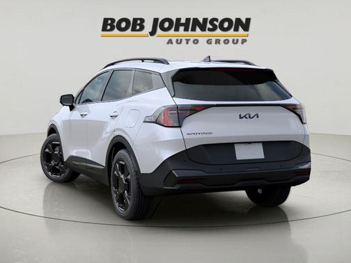 Glacial White Pearl 2026 Kia Sportage X-Line