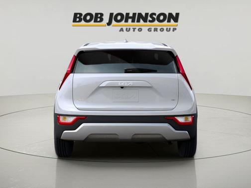 Snow White Pearl 2026 Kia Niro LX