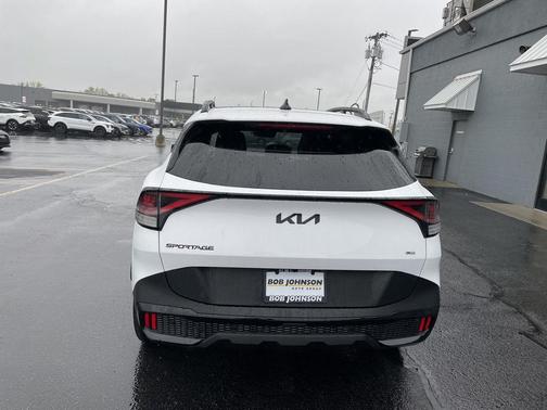 Glacial White Pearl 2025 Kia Sportage X-Line