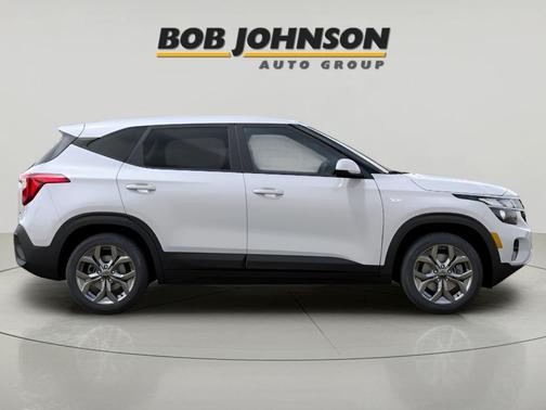Snow White Pearl 2026 Kia Seltos LX