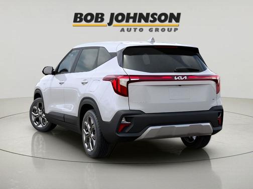 Snow White Pearl 2026 Kia Seltos LX