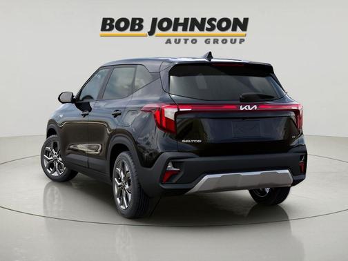 Fusion Black 2026 Kia Seltos LX