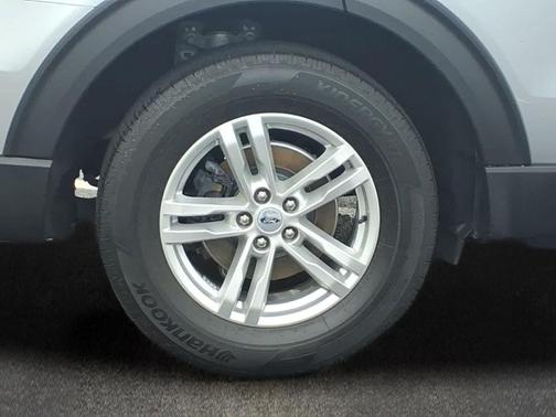Iconic Silver Metallic 2023 Ford Explorer XLT