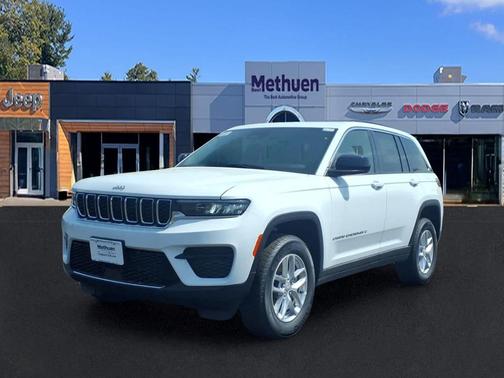 Bright White Clearcoat 2026 Jeep Grand Cherokee Altitude