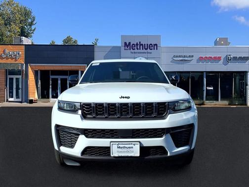 Bright White Clearcoat 2026 Jeep Grand Cherokee Altitude